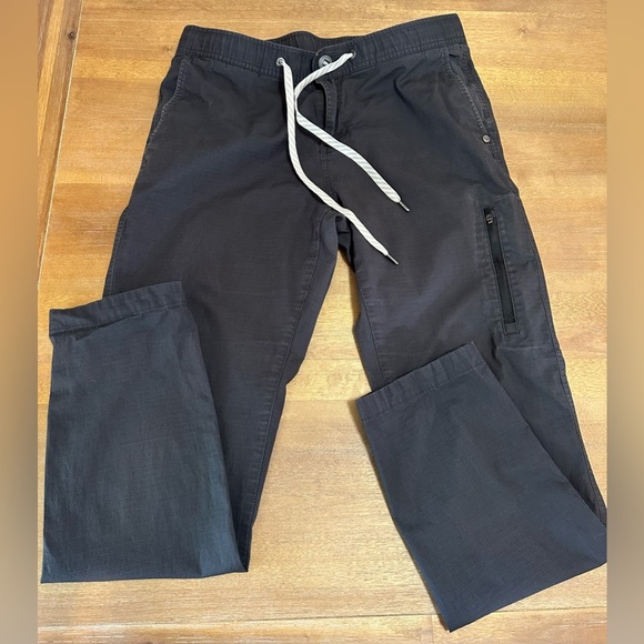 Vuori Women’s Ripstop Drawstring Pants in Charcoal medium - Picture 3 of 11